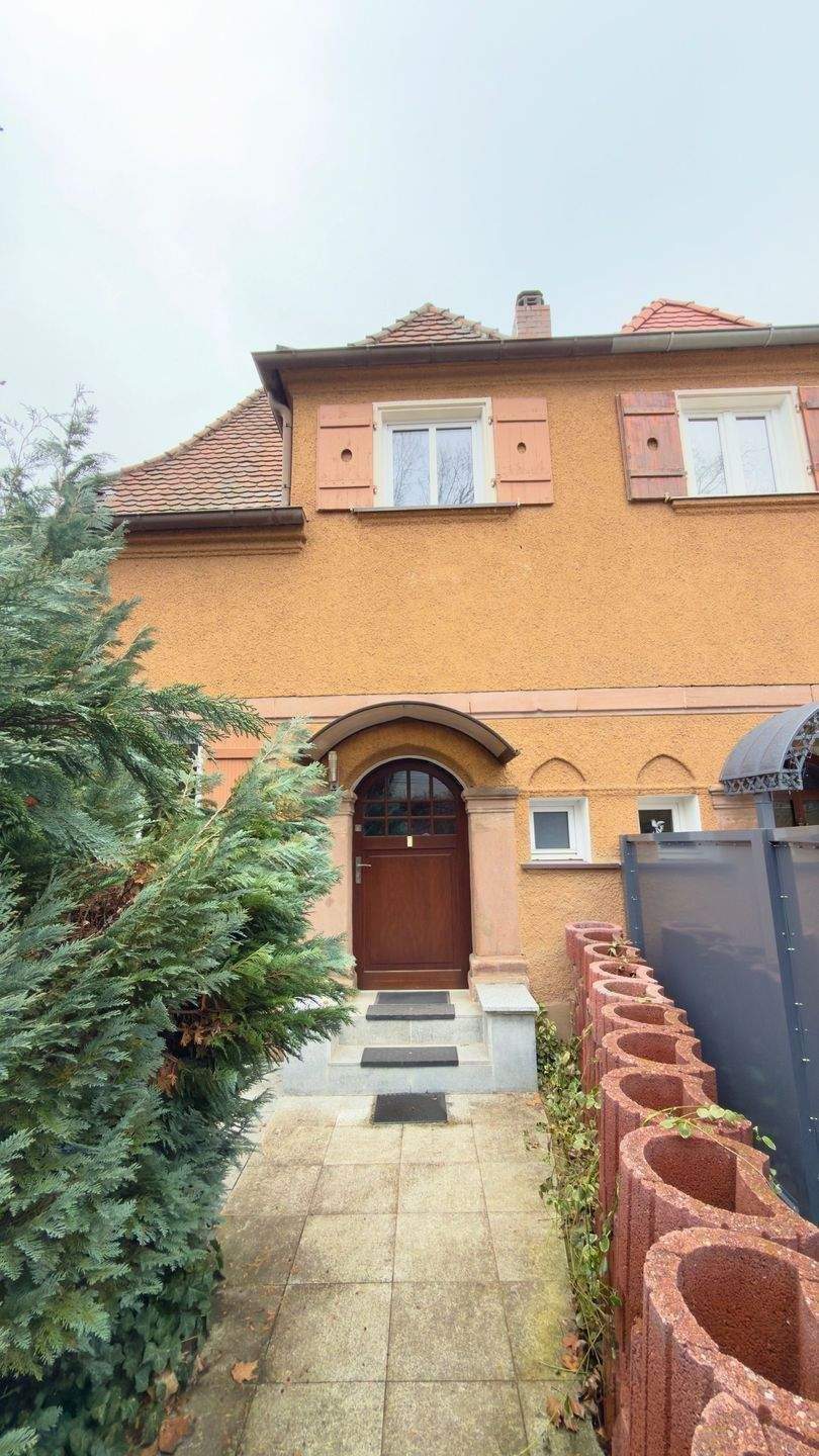 Doppelhaushälfte von ca 1912 im Ensembleschutz - Renoviert - 4 Zimmer, Garten mit platz für Kinder in Nürnberg-Werderau