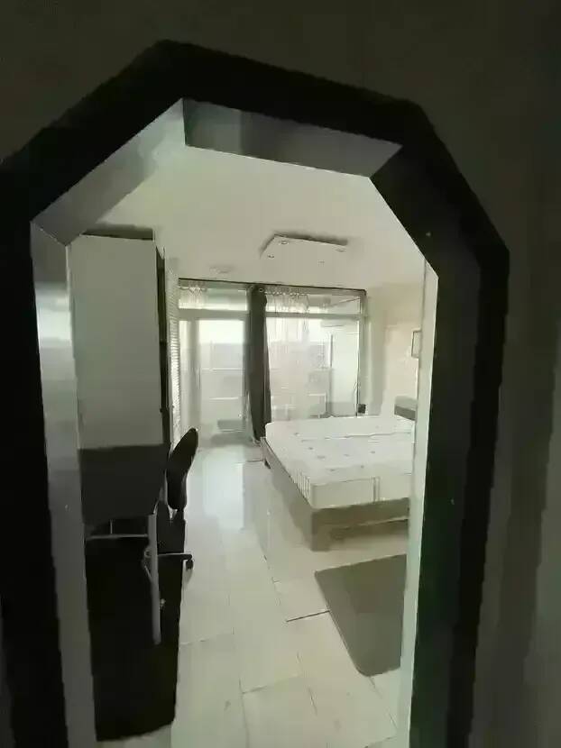 Vollmöblierte 3-Zimmer-Etagen- Wohnung inkl. Einbauküche, Balkon und PKW Tiefgaragenstellplatz in einem gepflegtem Hochhaus samt Fernblick – Köln – Vorschaubild 6