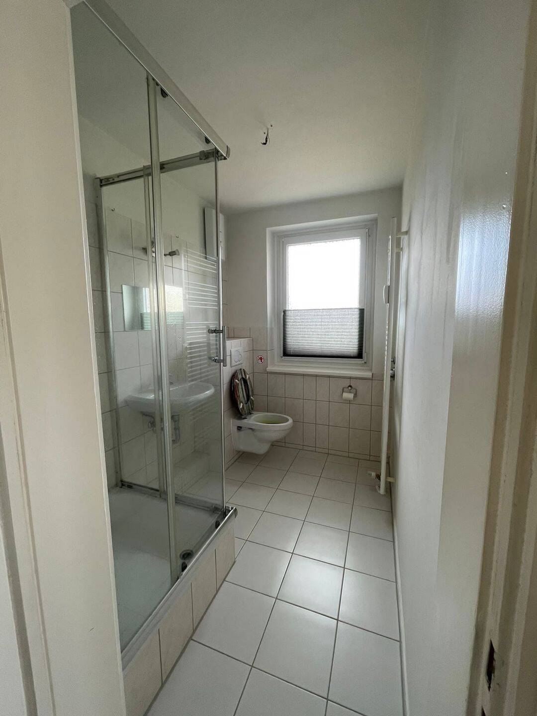 Gemütliche 3 Zimmerdachgeschosswohnung mit Einbauküche – Hamburg – Vorschaubild 3