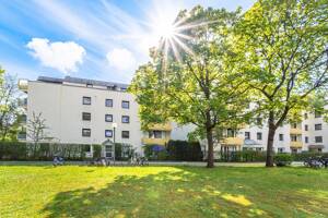 Gut geschnittene Maisonette-Wohnung mit Balkon und Dachterrasse! – 81925 München – Vorschaubild 2