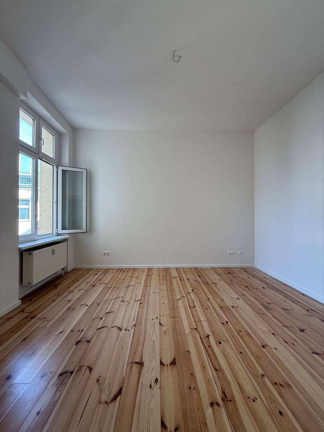 Bezugsfreie, große 3-Zimmer-Altbauwohnung mit Wohnküche, 2 Balkonen & Fahrstuhl - ideal für Familien – Berlin – Vorschaubild 8
