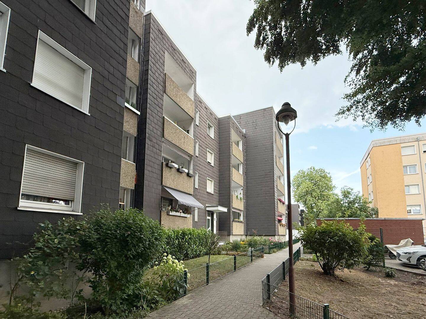 Gelsenkirchen - Bezugsfertige & gepflegte 4-Zimmer-Wohnung samt Garage nahe Innenstadt! – Gelsenkirchen – Vorschaubild 2