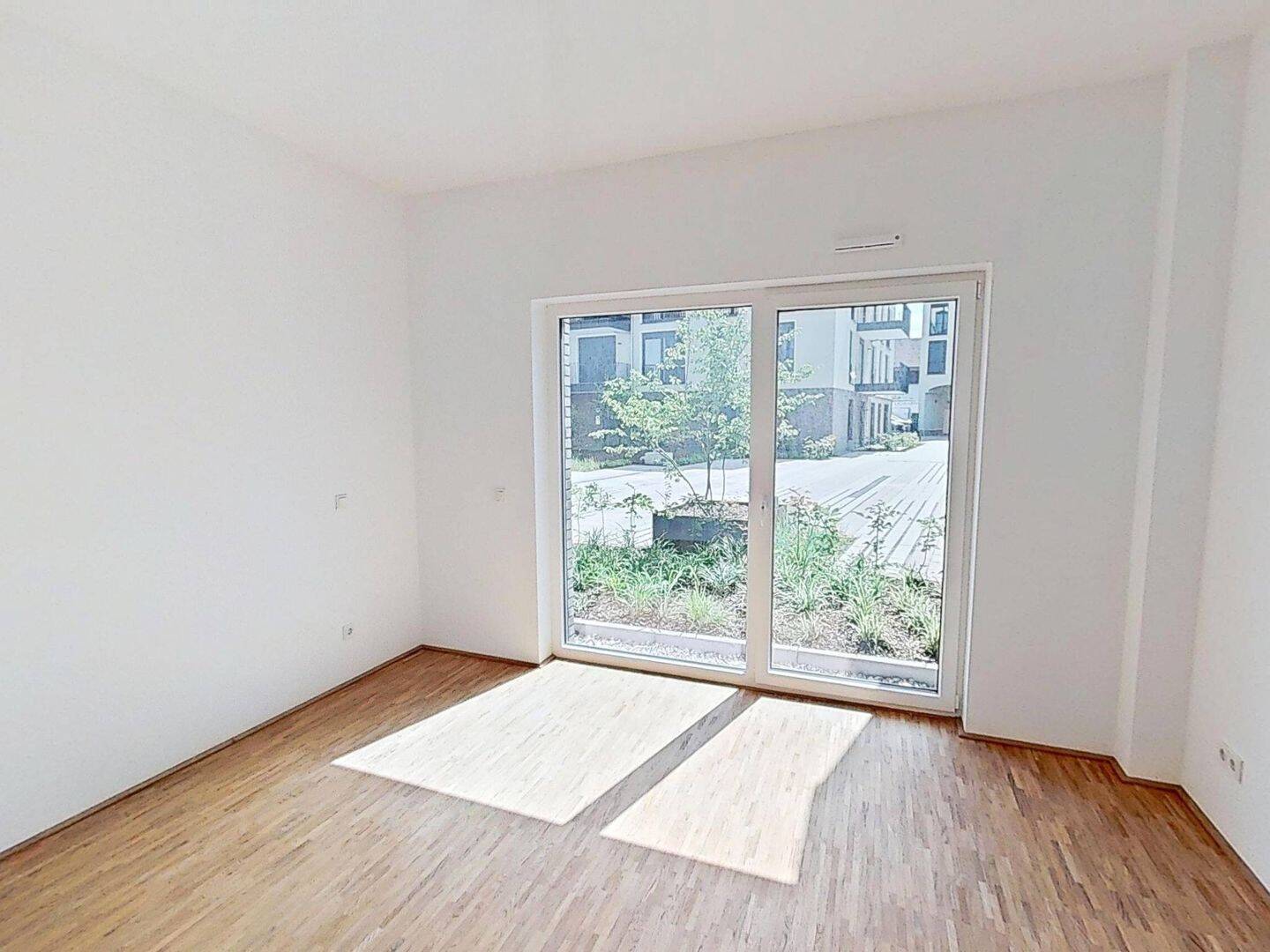 Großzügige 2-Zimmer-Neubauwohnung mit TERRASSE und EBK im Neubauquartier "Großherzog Friedrich Höfe" – Saarbrücken – Vorschaubild 4