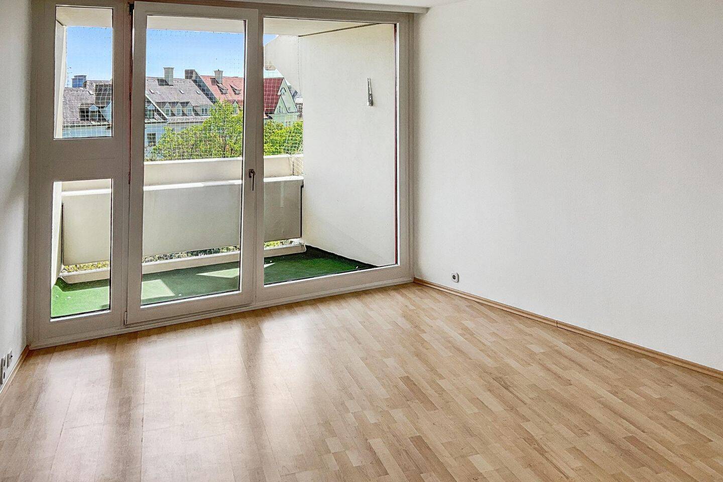 Zentral Wohnen in Schwabing! Freie 1-Zimmer-Wohnung zum Selbstbezug oder als Kapitalanlage – München – Vorschaubild 3