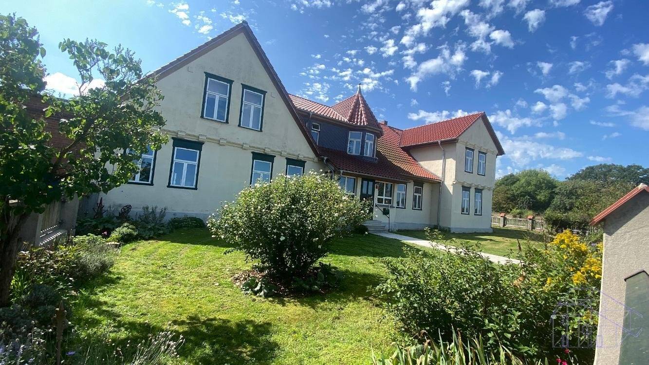 Vollsanierter, exklusiver, imposanter Künstlerhof in idyllischer Dorfrandlage mit Hautwohnung, 3 Appartements und reichlich Gästezimmer und Werk.- und – Wallstawe – Vorschaubild 2