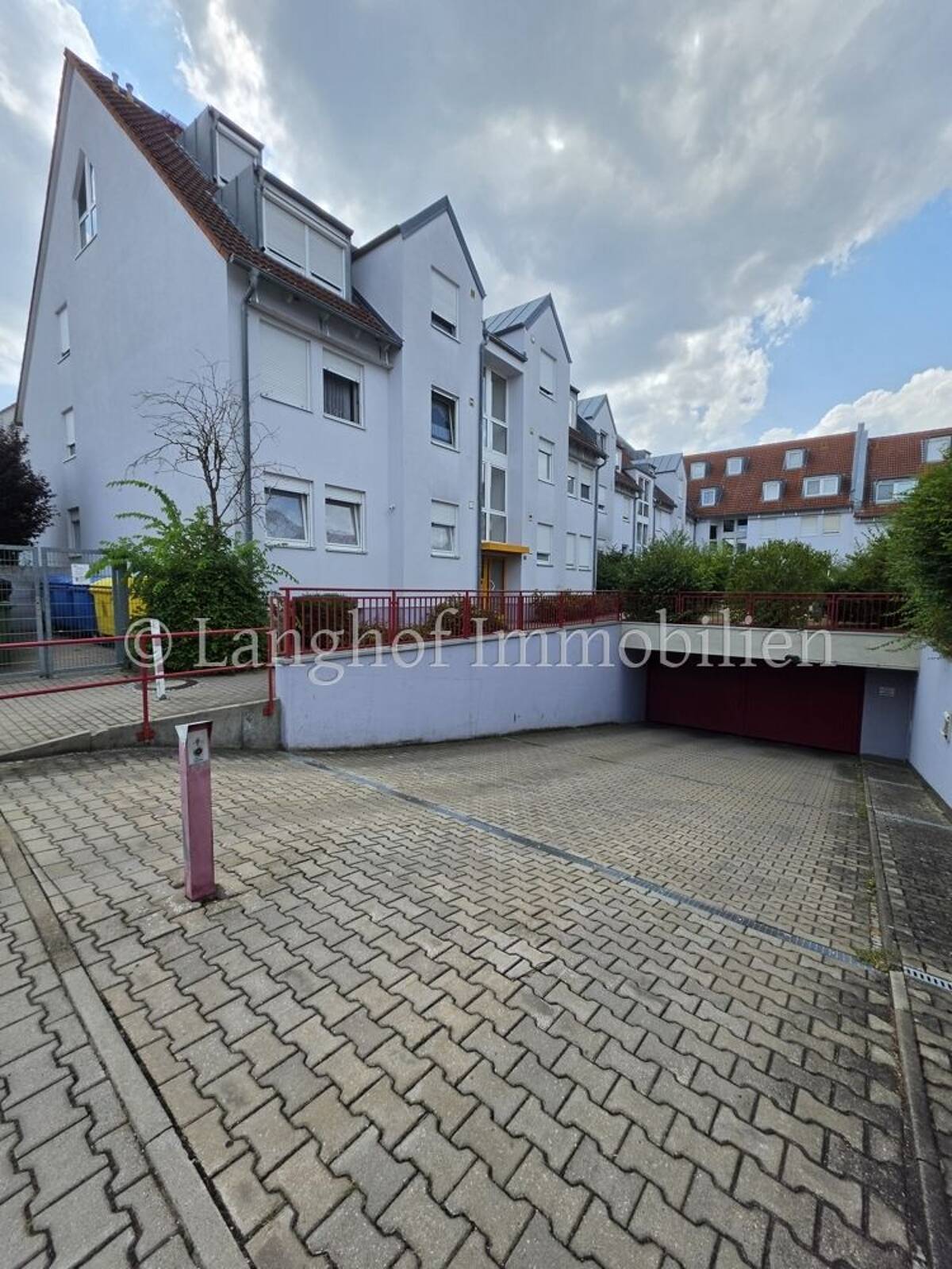 Sofort beziehbar: moderne 2 Zimmer-Balkonwohnung mit TG-Stellplatz in Fürth-Burgfarrnbach – 90768 Fürth – Bild 1 von 9