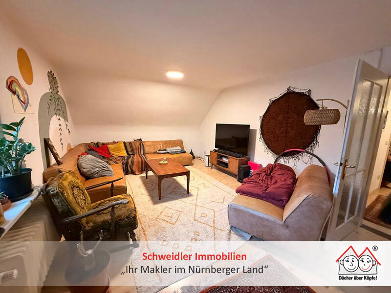 Zentrale 4-Zimmer-Dachgeschosswohnung mit viel Platz in Schwaig bei Nürnberg