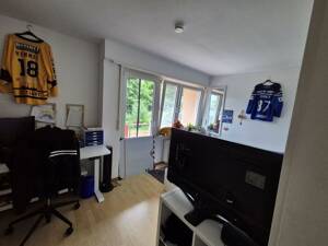 Familienfreundliche, helle, modernisierte 4-Zimmer-Wohnung mit Terrasse, Balkonen und EBK – 70599 Stuttgart – Vorschaubild 2