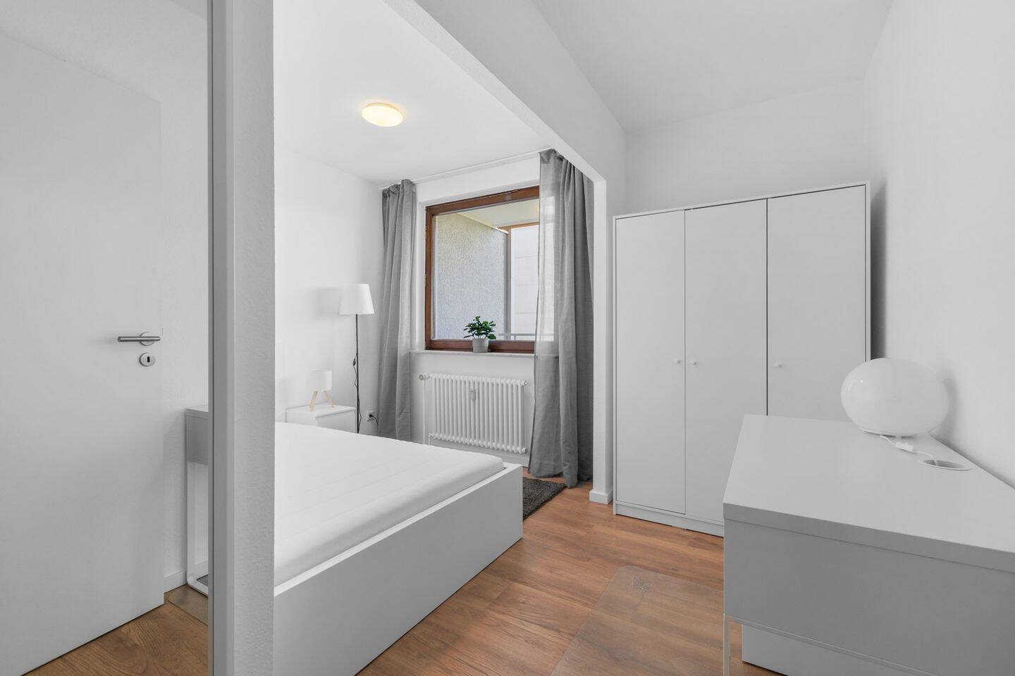 Vollmöblierte Zimmer in moderner 4er-WG (All-Inclusive & Einzugsbereit!) – Frankfurt am Main – Vorschaubild 6