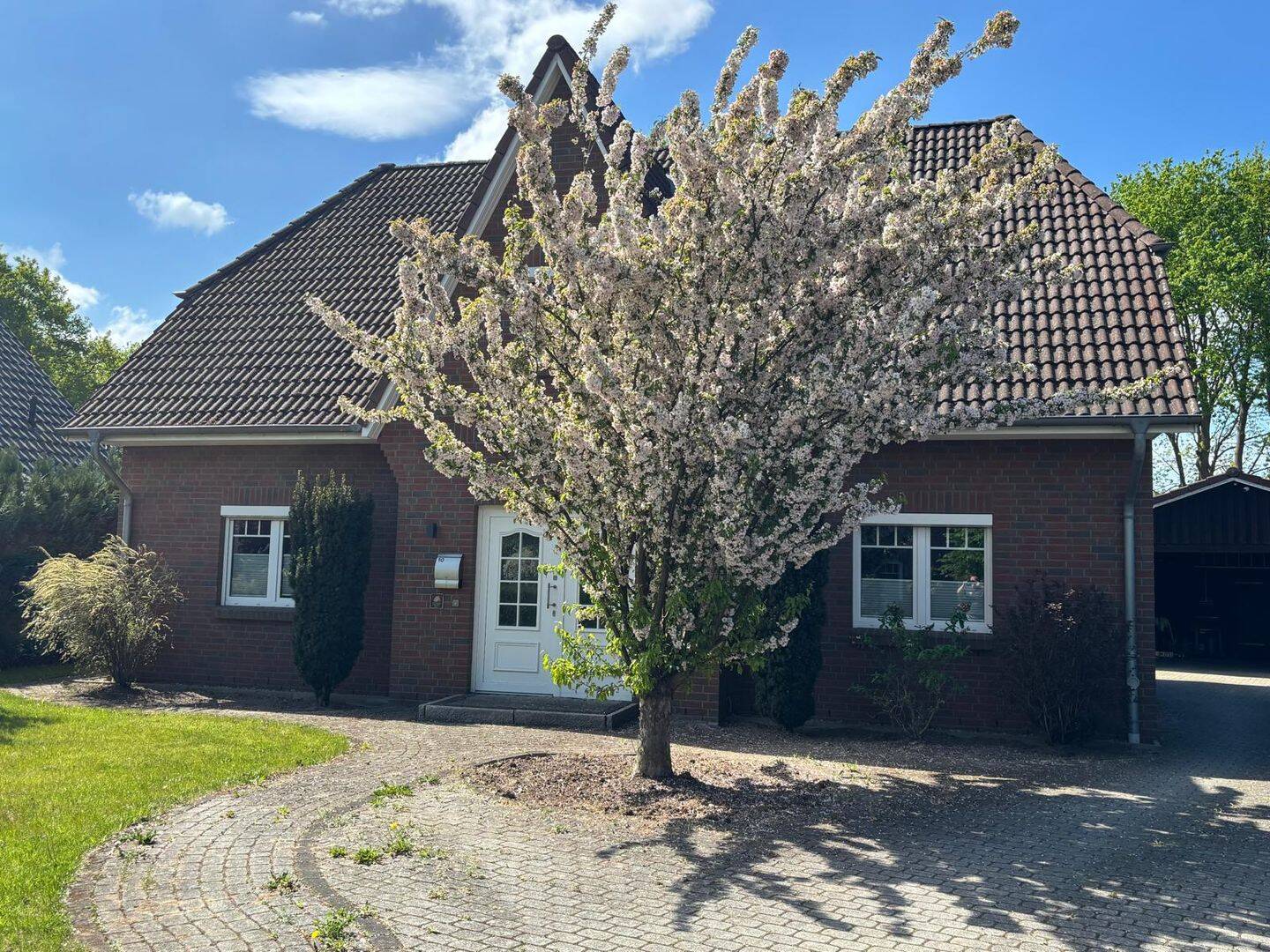 Modernisiertes Einfamilienhaus mit 6 Zimmern und Carport in Barum – Barum – Vorschaubild 3