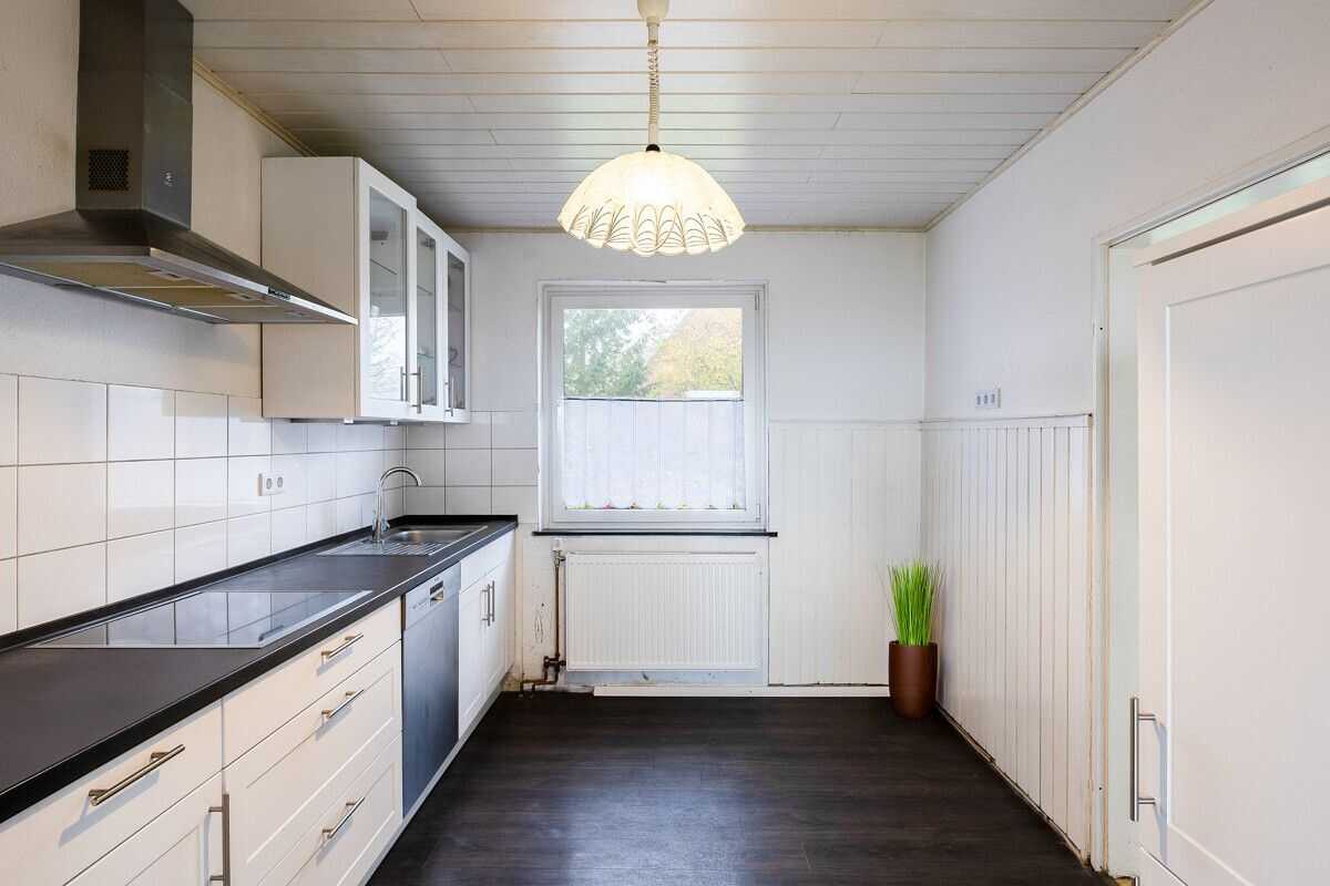Einfamilienhaus mit 109 m² Wohnfläche, großem Grundstück und modernisierten Fenstern – Herzhorn – Vorschaubild 3