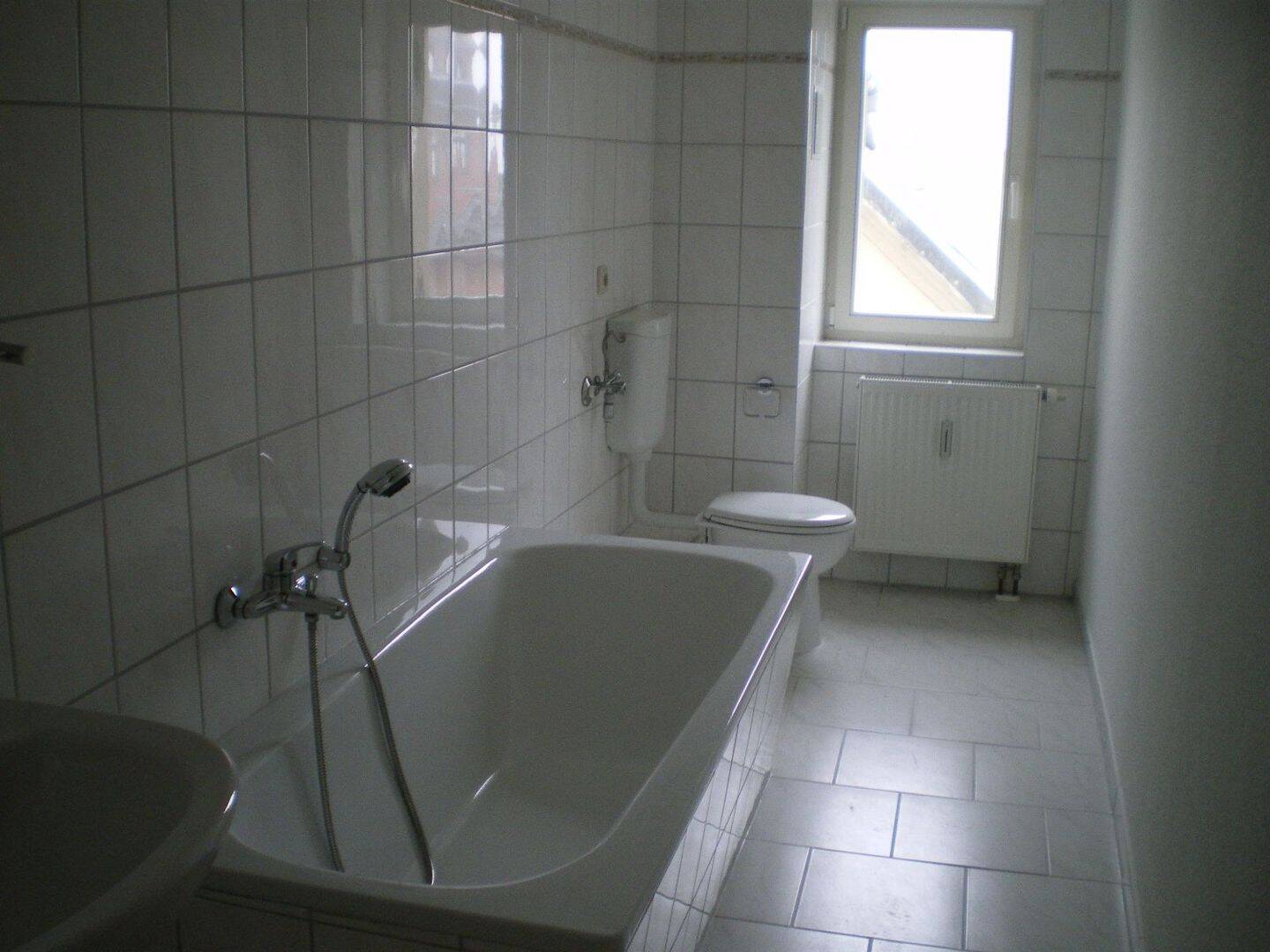Gohlis - schöne 3-Zi-DG-Wohnung mit Balkon, Tageslichtbad, Wanne und Laminat ! – Leipzig – Vorschaubild 7