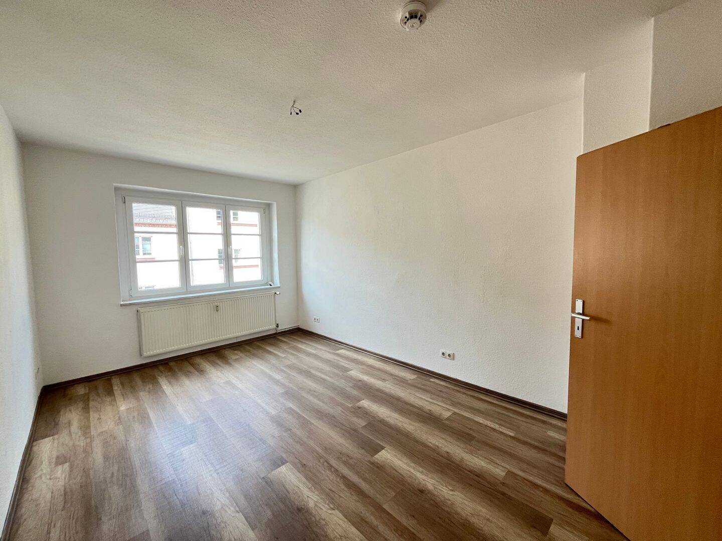 Charmante 2-Zimmer-Wohnung mit Balkon in Chemnitz, Bernsdorf – Chemnitz – Vorschaubild 4