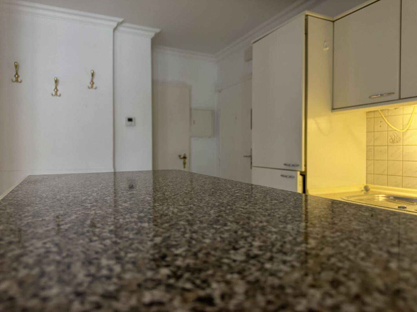 Lichtdurchflutete 2-Zimmer-Wohnung mit großer Fensterfront in Berlin-Schöneberg – Berlin – Vorschaubild 5
