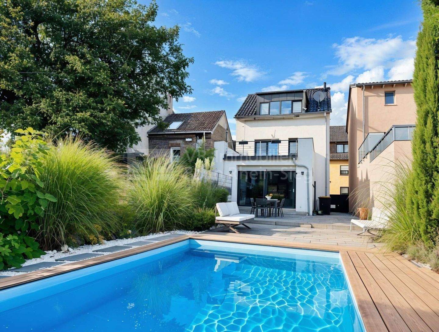 Wo Citylife auf Wohlfühloase trifft - Haus mit Pool in Siegburg! – Siegburg – Bild 1 von 9