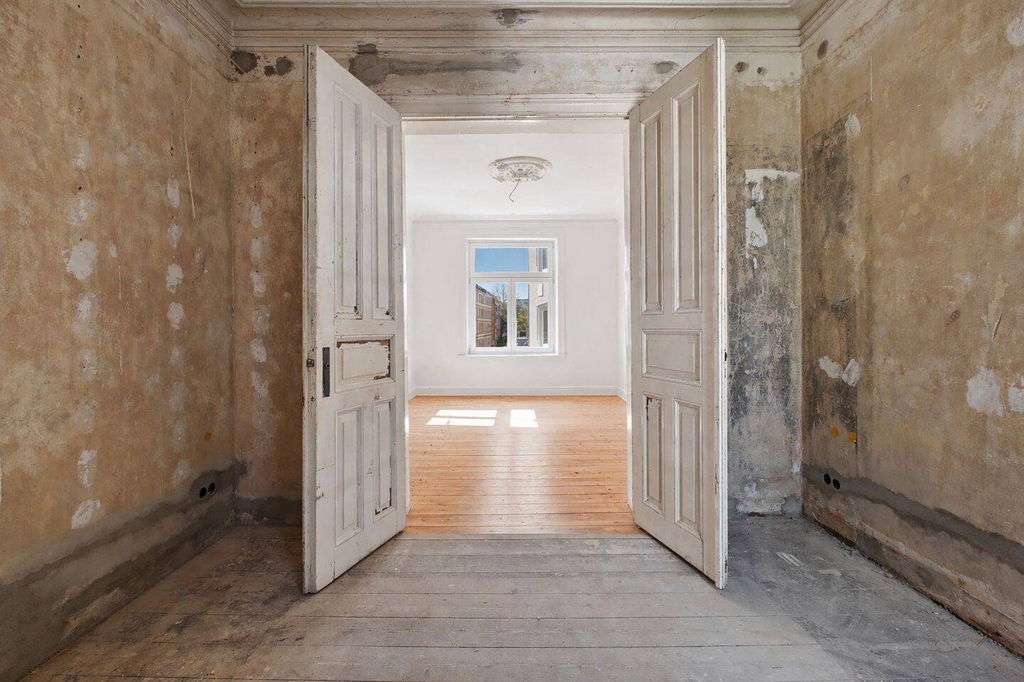 Rohdiamant im Herzen von Ottensen: Stilaltbau mit 4 Zimmern & großem Ausbaupotenzial