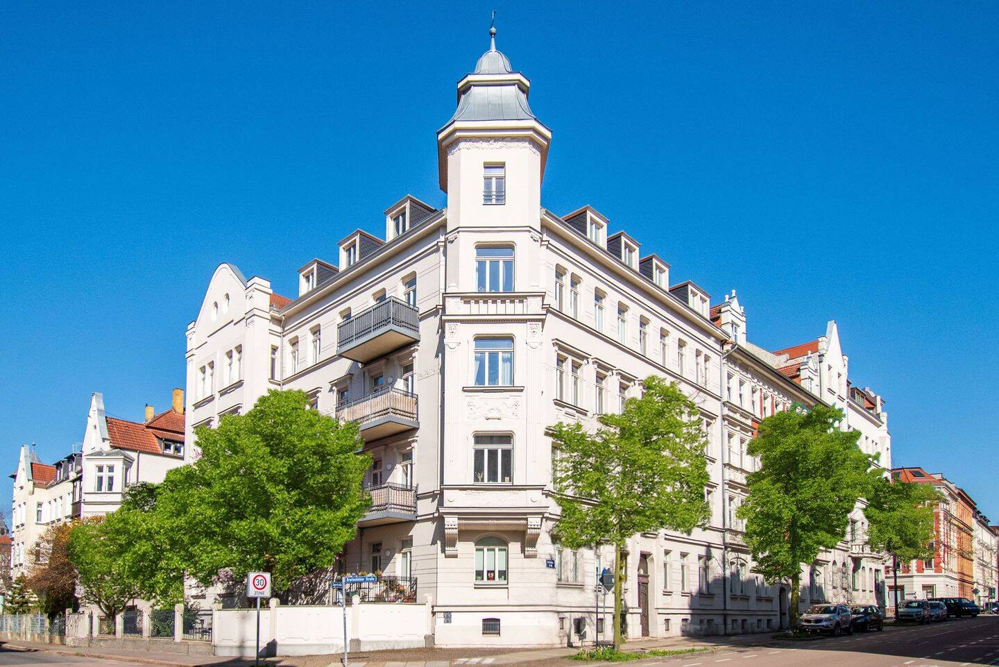 ALTBAUTRAUM IN GOHLIS | Gehobene 3-Raum-Wohnung mit Balkon und Parkettboden – Leipzig – Vorschaubild 2