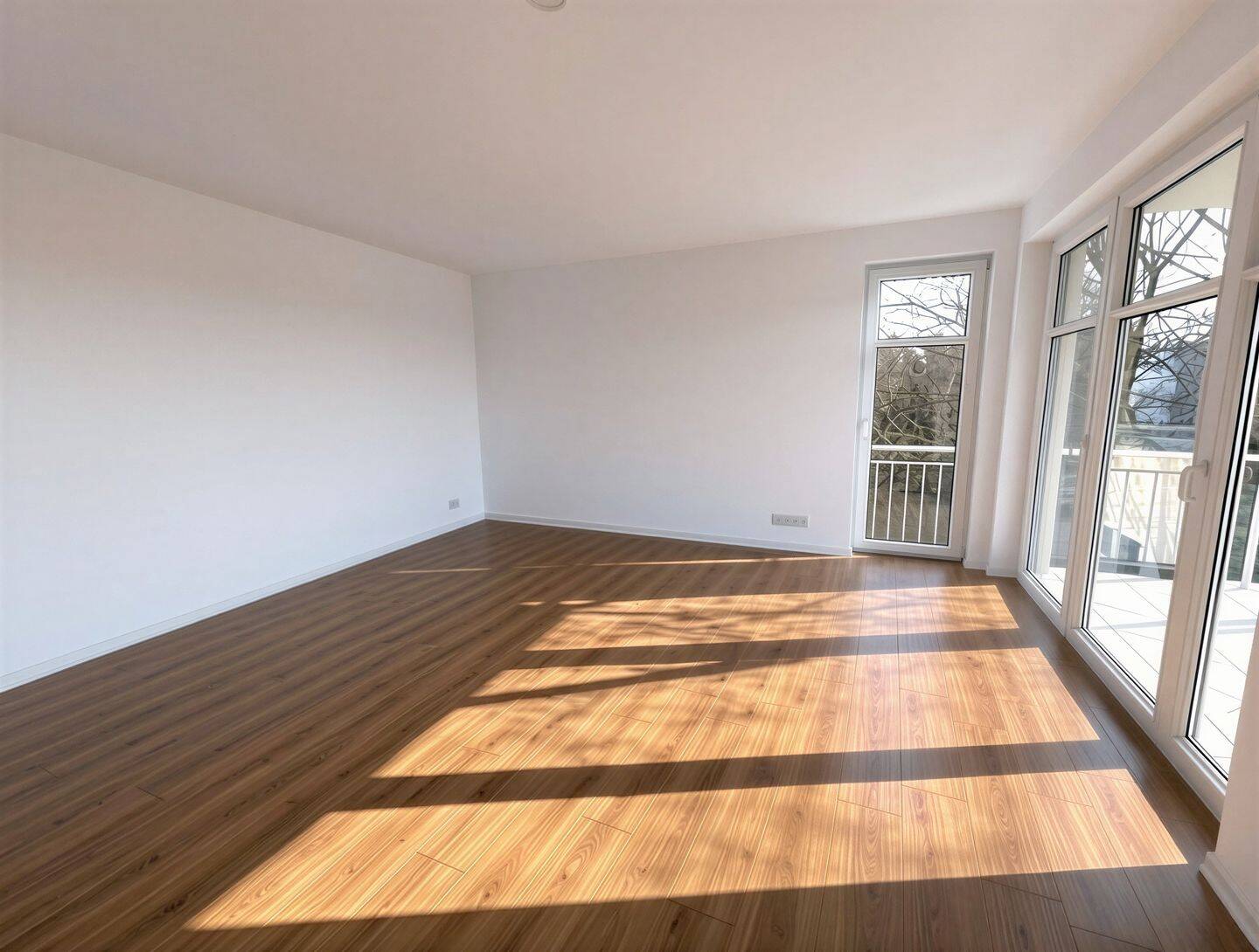 Luxuriös mit Fußbodenheizung und Balkon I Bad mit Eckbadewanne I Neue Einbauküche – Dresden – Vorschaubild 5