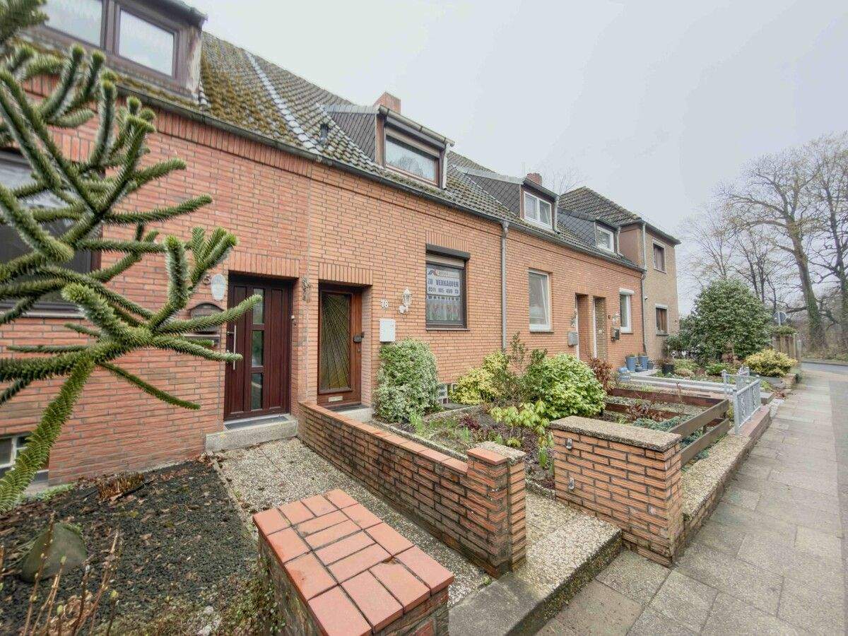 Charmantes Reihenhaus mit Anbau und Garage in Bremen-Oslebshausen, modernisierungsbedürftig – 28239 Bremen – Bild 1 von 9