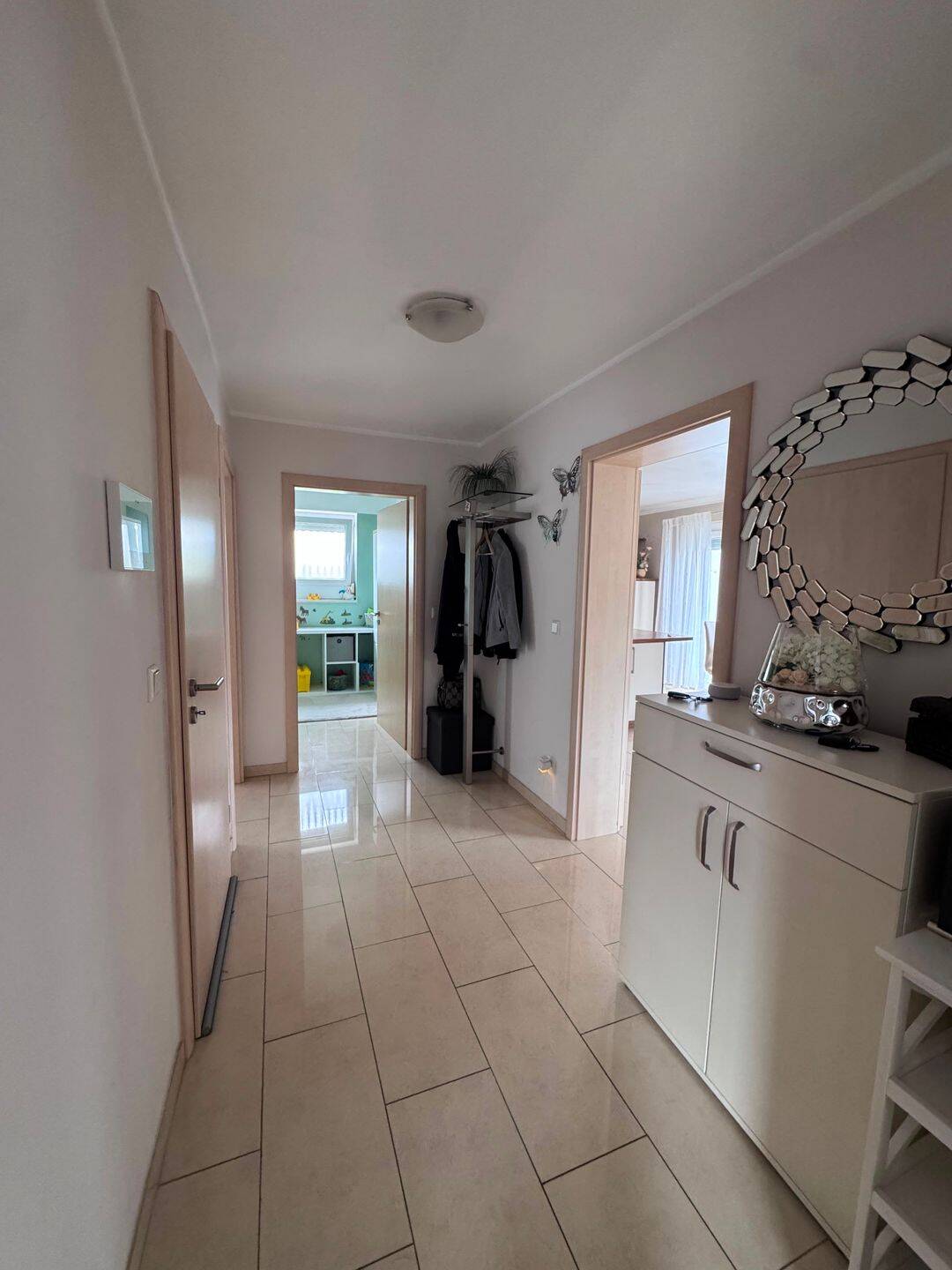 Großzügiges Wohnhaus mit zwei Wohneinheiten, ausgebautem Dachgeschoss und Doppelgarage – Sigmaringen – Vorschaubild 4