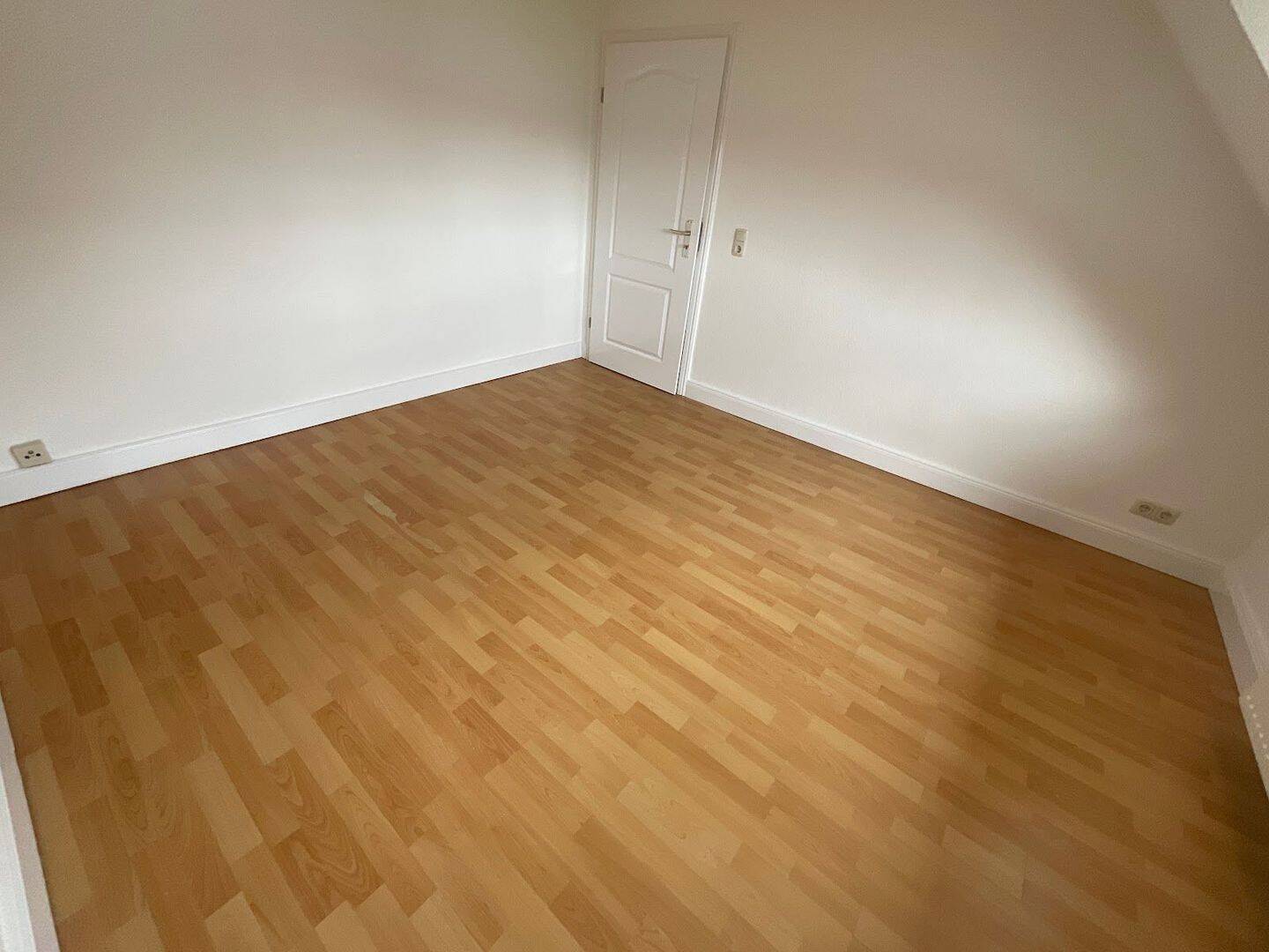 2 Zimmer-Dachgeschosswohnung mit geräumiger Wohnküche – Lübeck – Vorschaubild 9