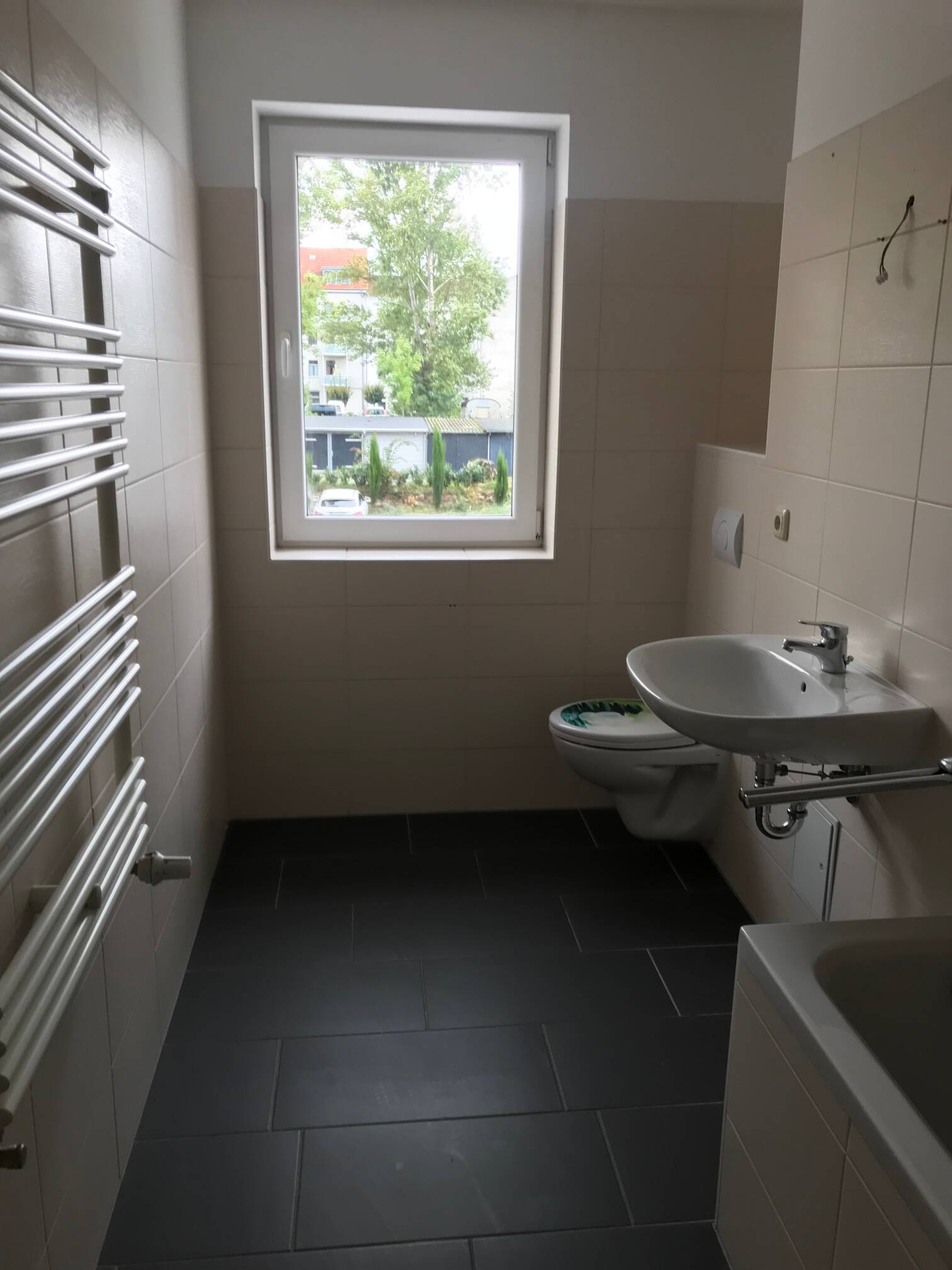 Moderne 2-Zimmer mit offener Wohnküche in ruhiger Lage mit Badewanne & Balkon zum Hof – Magdeburg – Vorschaubild 4