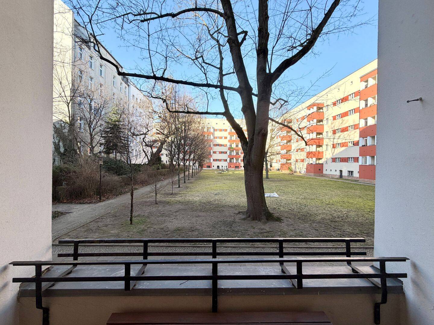 Charmante 2-Zimmer-Altbauwohnung mit Balkon und ruhiger Hofausrichtung – Berlin – Vorschaubild 3