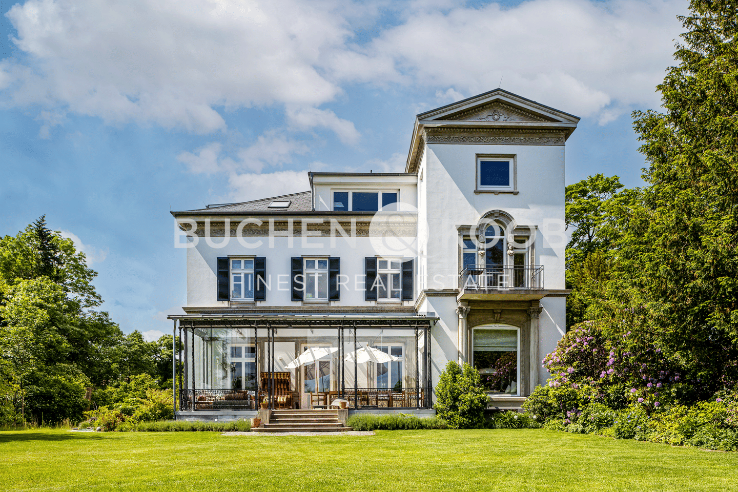 Einzigartige Villa mit Elbblick in Nienstedten – Hamburg – Bild 1 von 9