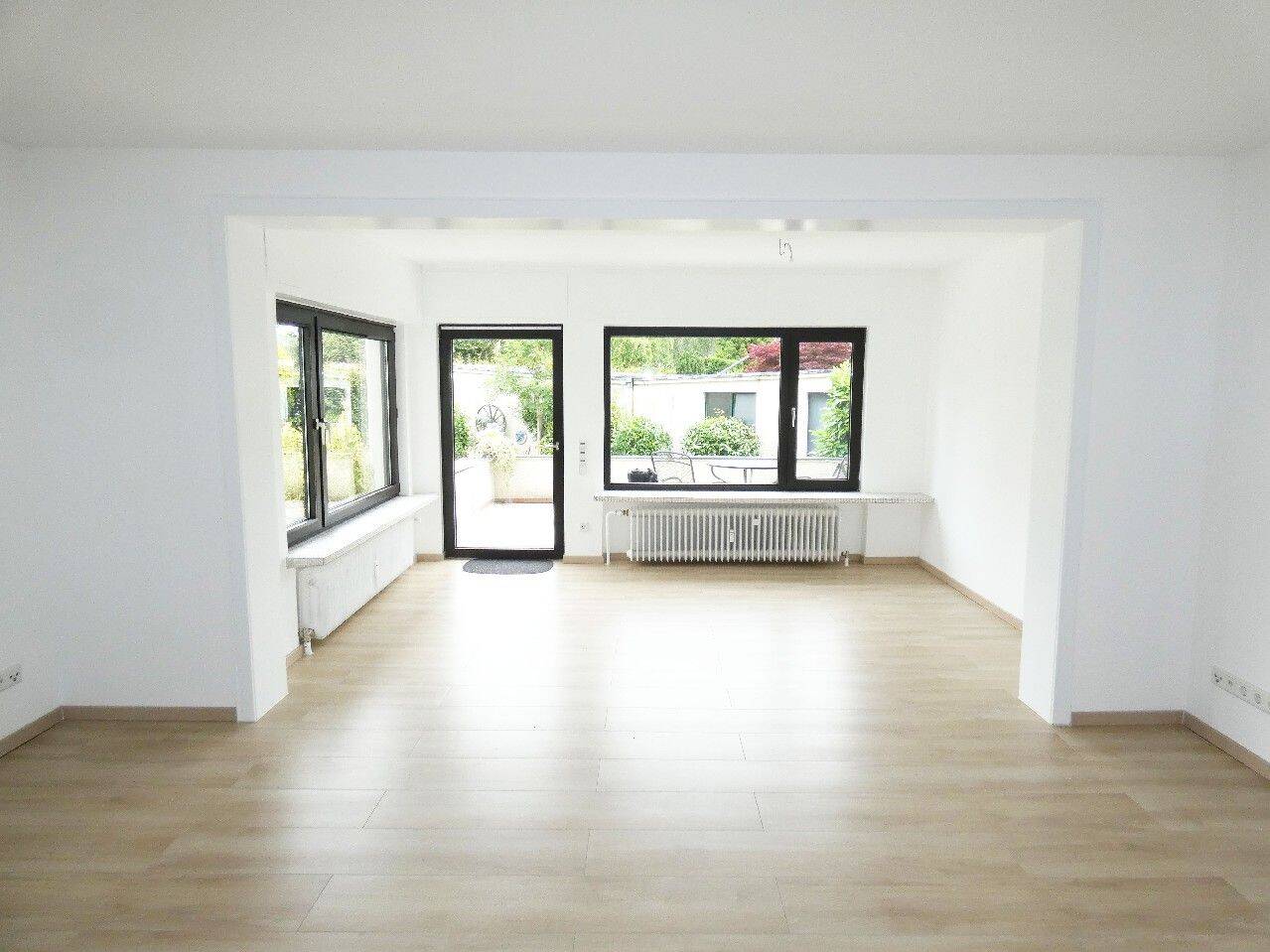 Helle und renovierte 2-Zimmer-Erdgeschoss-Wohnung mit Terrasse in ruhiger Lage! – Leverkusen – Vorschaubild 2