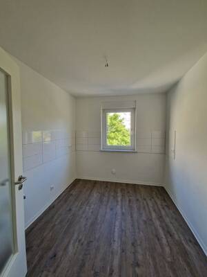 Ihr neues Zuhause! Sonnige 3 Zimmer Wohnung mit Balkon – 1127 Dresden – Vorschaubild 7