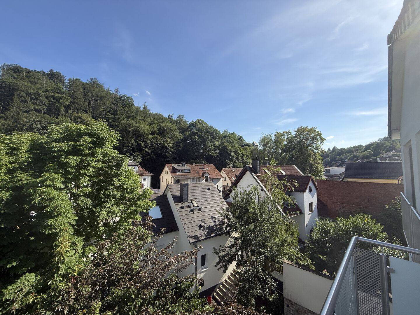 Modernes Wohnen mit Stil - Exklusive Dachgeschosswohnung in begehrter Lage von Wiesbaden-Sonnenberg