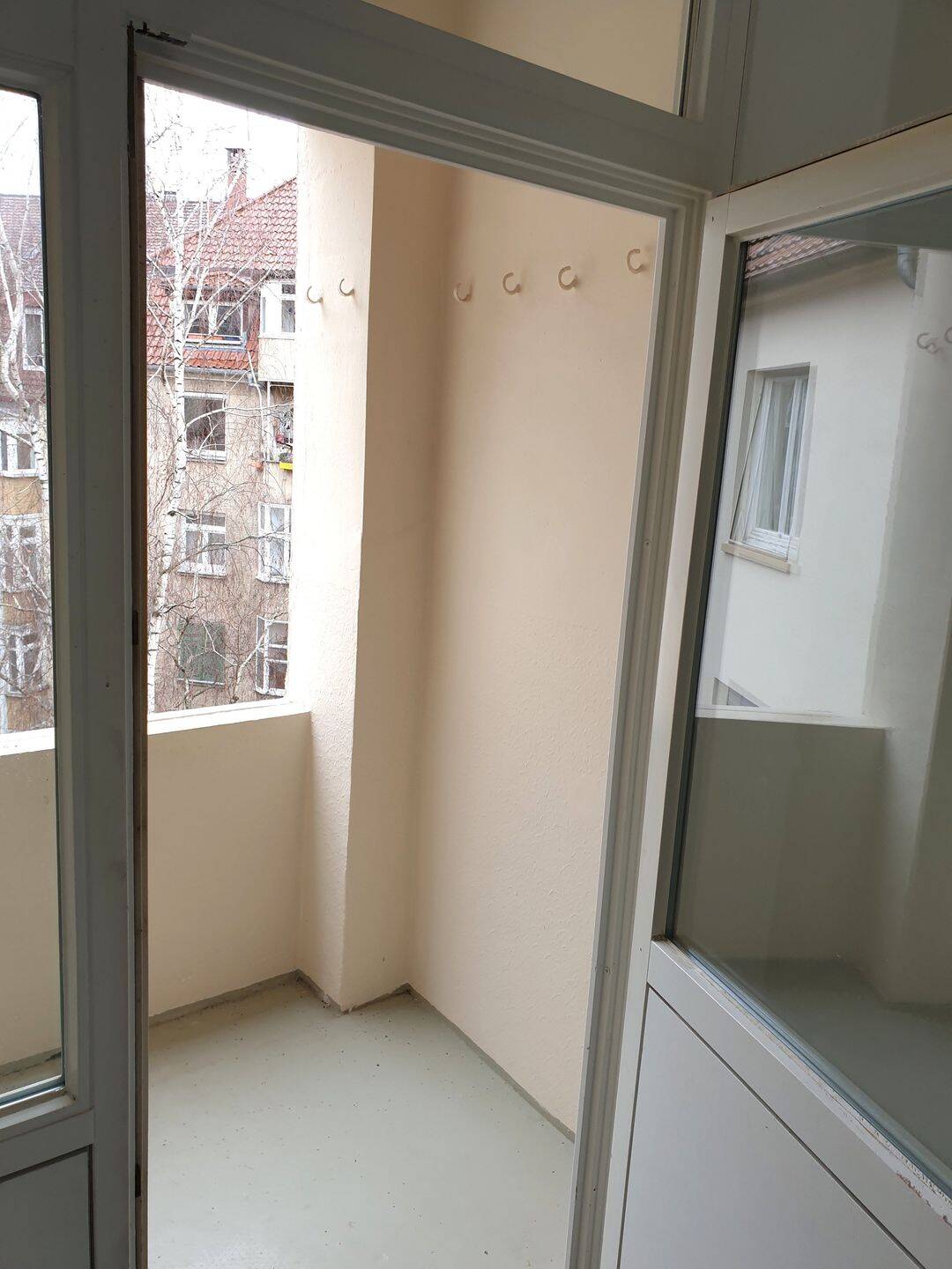 Großzügige helle 3-Zi Altbauwohnung mit 2 Balkonen und Stellplatz – Stuttgart – Vorschaubild 4