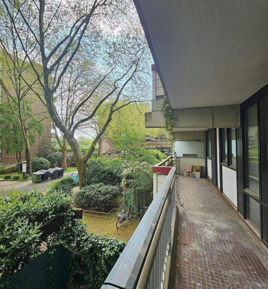 Kaufpreisreduzierung Kölner Westen Top renovierte 2 Zimmer Eigentumswohnung inkl. Aufzug, Balkon und PKW Tiefgaragenstellplatz ab sofort zum Kauf – Köln – Vorschaubild 2