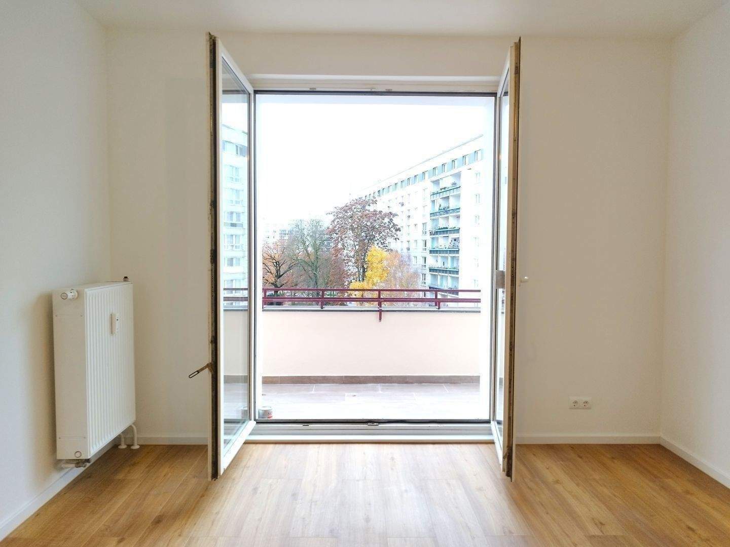0178-8236274 - 3-Zi.-Altbau - Erstbezug nach vollsanierung - Besichtigung auch am WE – Berlin – Bild 1 von 9