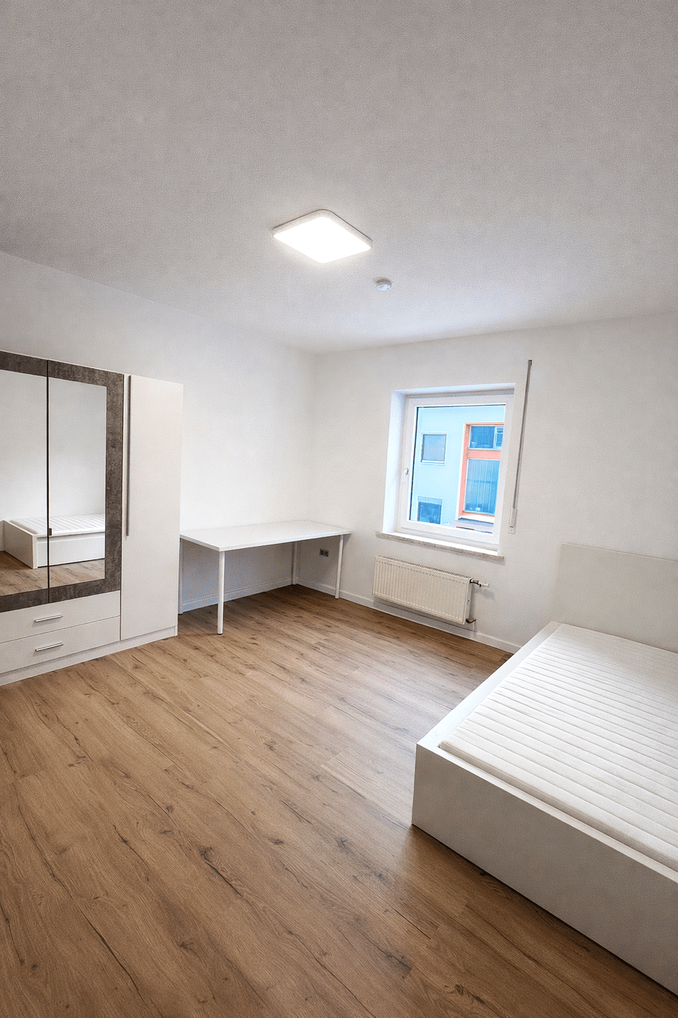WG-Zimmer für Studenten & Angestellte – neu renoviert, ab sofort – Augsburg – Vorschaubild 3
