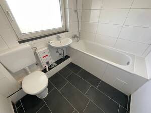 Frisch renovierte 2 Zimmer-Wohnung mit Balkon und modernisiertem Wannenbad – 23558 Lübeck – Vorschaubild 6