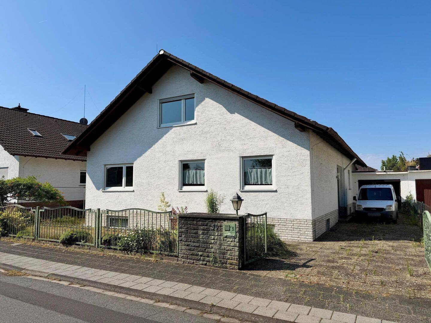 Ein-/ Zweifamilienhaus mit schönem Garten und Garage in gesuchter Wohnlage! – Heusenstamm – Vorschaubild 3