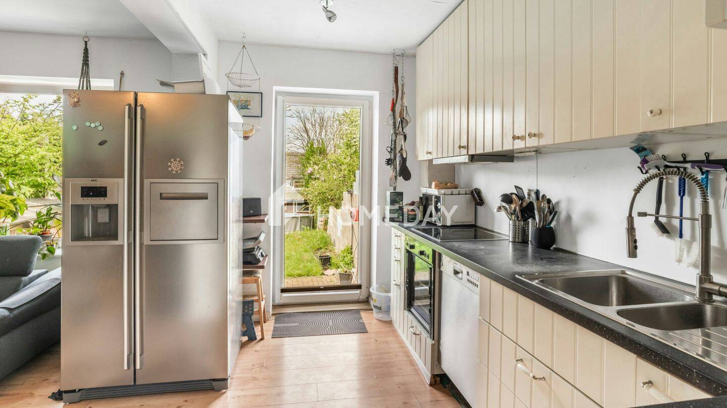 Vermietetes Reihenhaus mit viel Grün, Terrasse und moderner Heiztechnik – Kiel – Vorschaubild 4