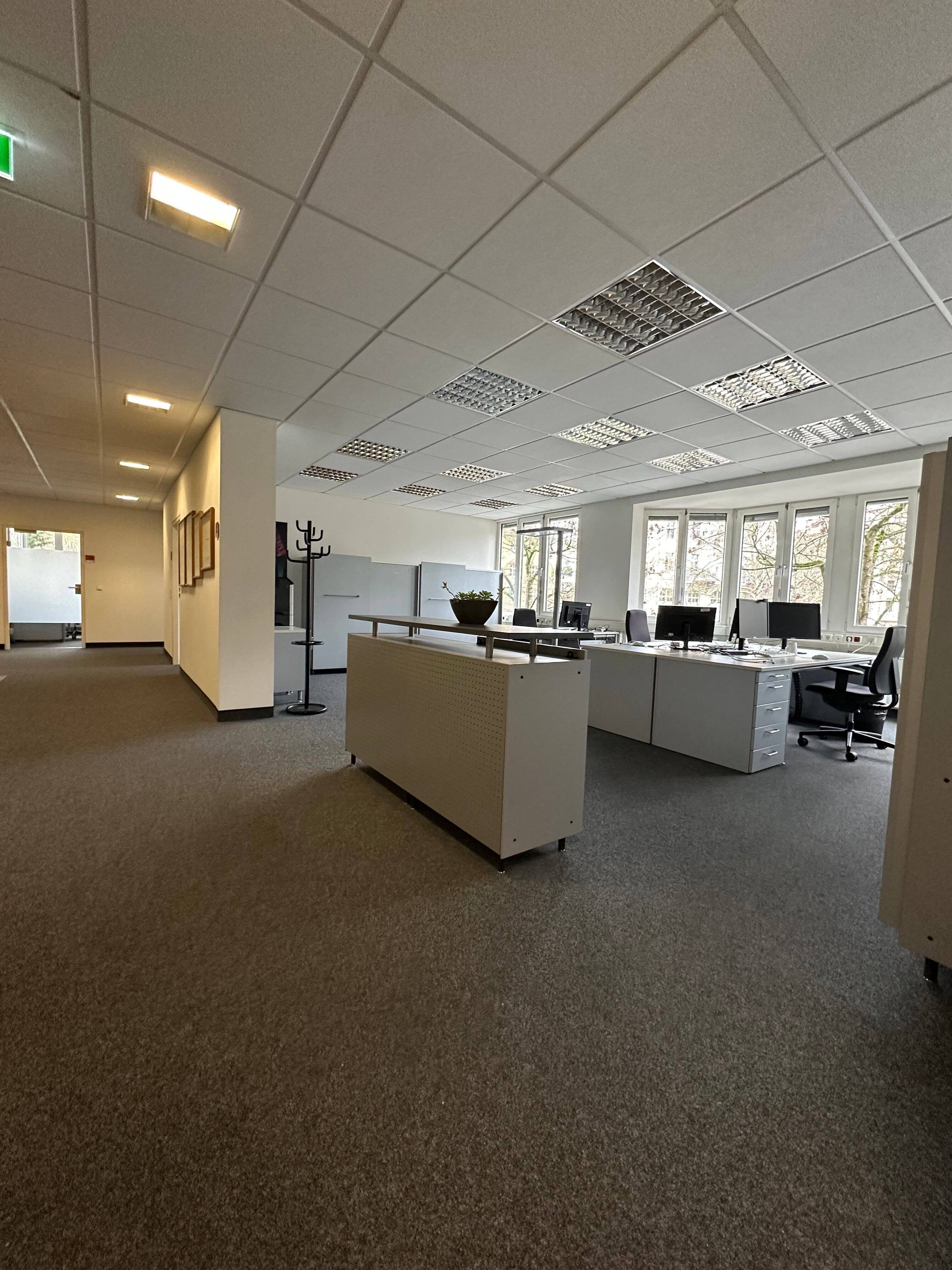 Moderne Büro-/Praxisfläche in zentraler Lage ab sofort zu vermieten