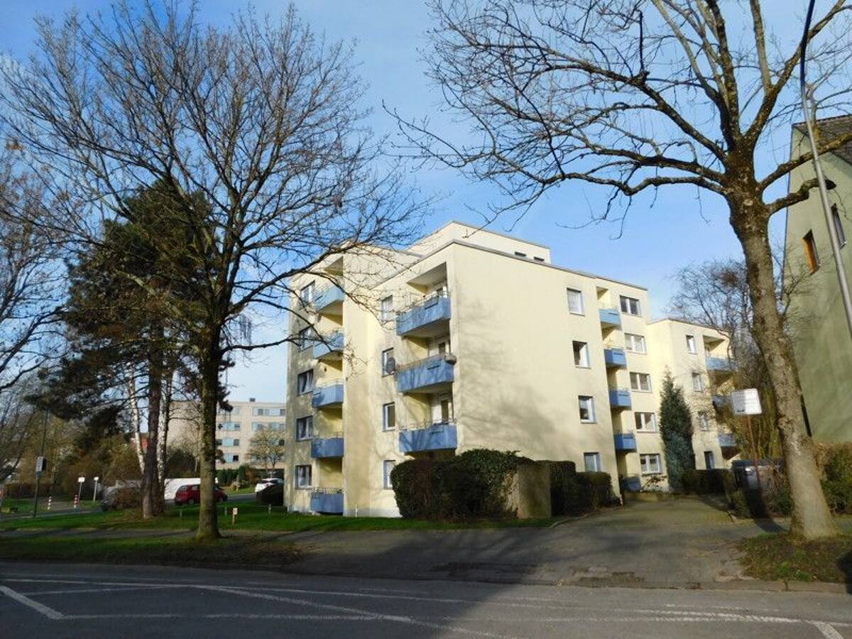 Mit Aufzug und Balkon, ideal im Alter ! Einzugsbereit neu renoviert für Sie! – 44803 Bochum – Bild 1 von 6