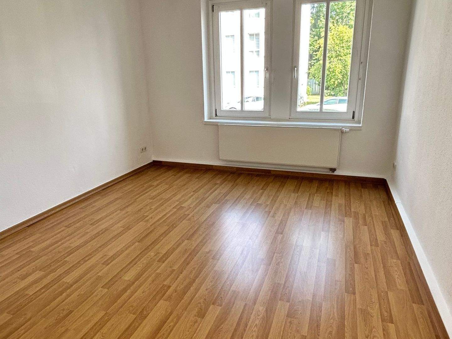 ATTRAKTIVE WOHNUNG MIT SÜD - BALKON SUCHT NETTEN MIETER !!! – Chemnitz – Vorschaubild 4