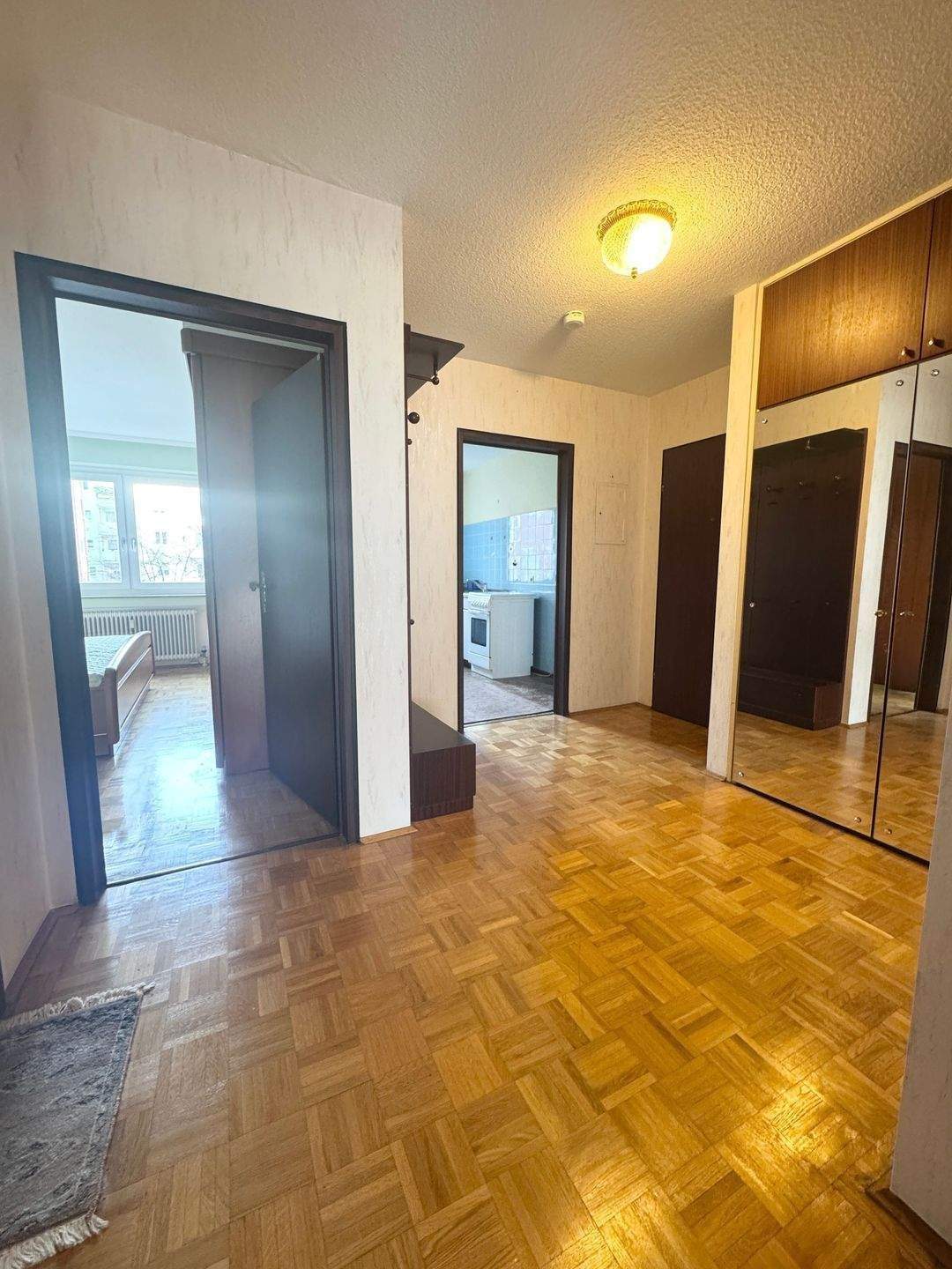 Gepflegte Eigentumswohnung mit Loggia, Aufzug & Stellplatz – Nürnberg – Vorschaubild 9
