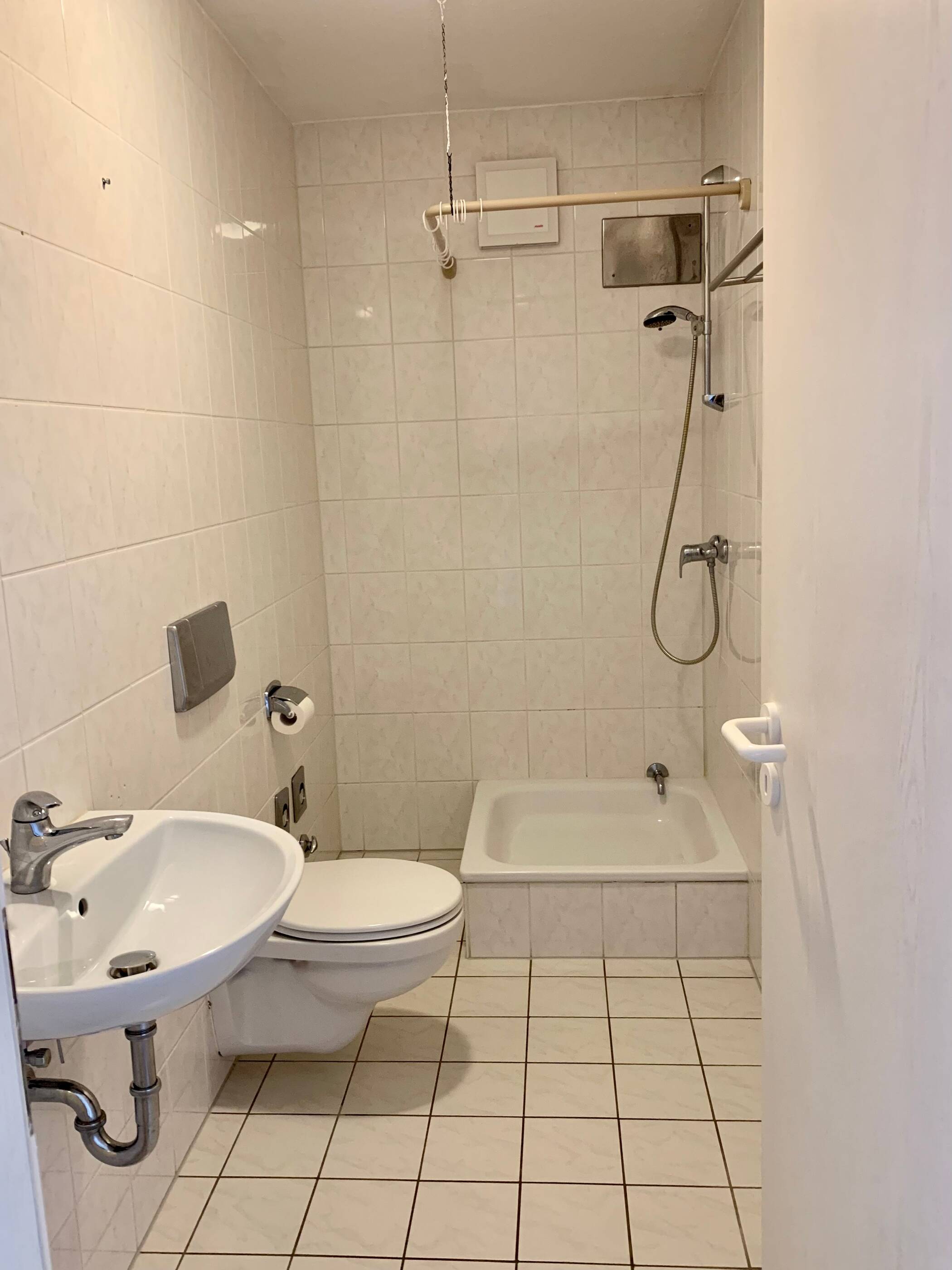 Charmante möblierte 2-Zimmer-Dachgeschosswohnung mit Balkon und Weitblick – Käshofen – Vorschaubild 5