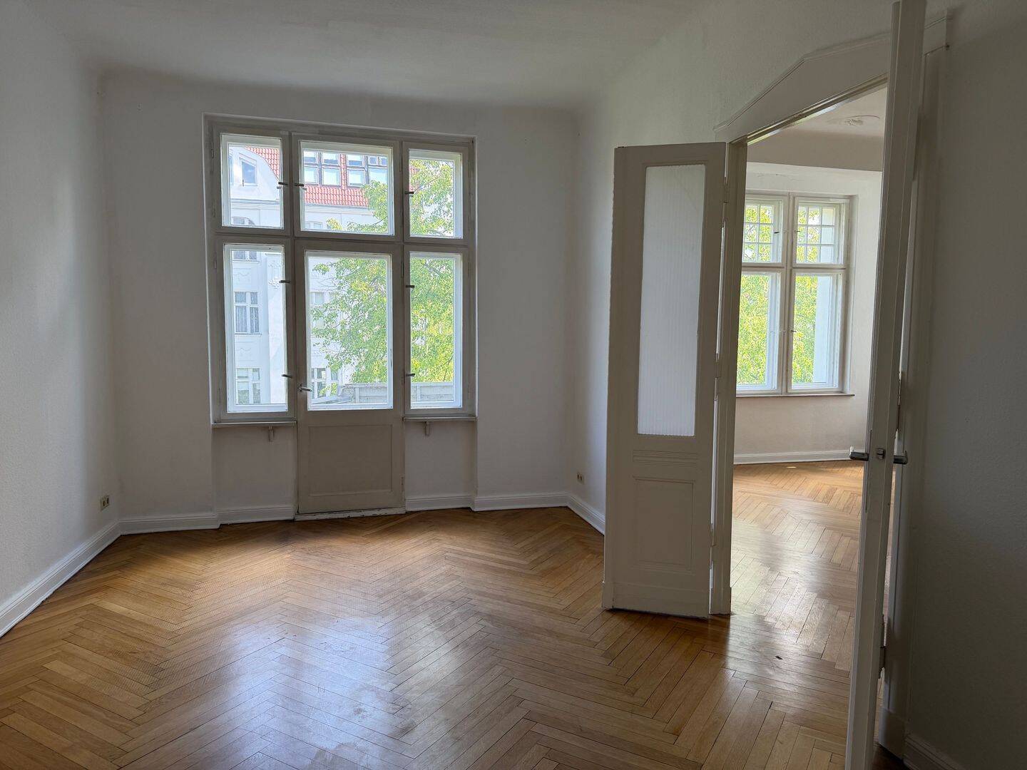 Charmante Altbauetagenwohnung mit Aufzug und viel Potenzial in der Grundrissgestaltung – Berlin – Vorschaubild 3