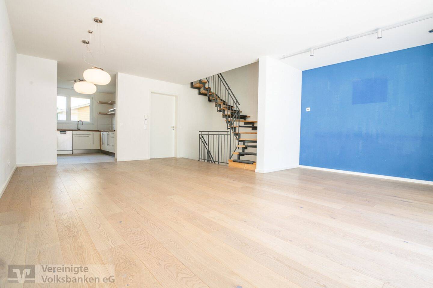 Stilvoll wohnen mit Komfort - hochwertiges Reihenmittelhaus mit Dachterrasse, Garten und zwei Tiefgaragenstellplätzen – Sindelfingen – Vorschaubild 5