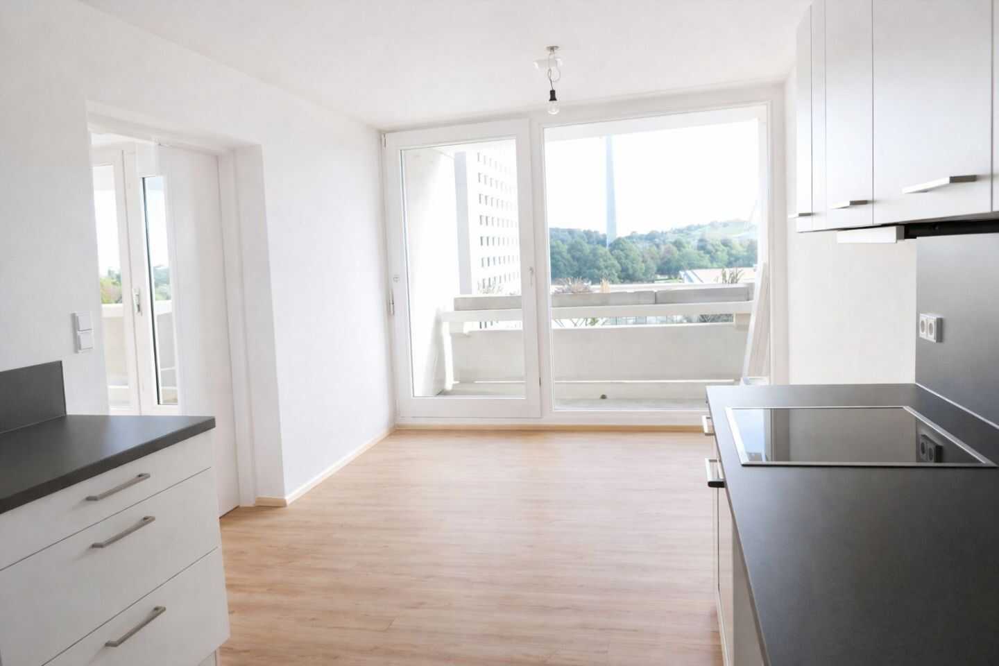 Solide vermietet mit Perspektive: Helle 3,5-Zimmer-Wohnung mit drei Loggien im Olympiadorf – München – Vorschaubild 9