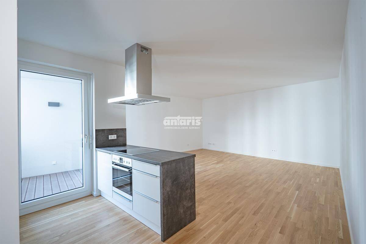 ** 3-Raum-Wohnung mit EBK, Balkon & Loggia im Herzen der Stadt ** – 1067 Dresden – Bild 1 von 9