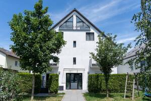 Haus-im-Haus-Gefühl - Waldtrudering: **2 Zimmer mit Hobbyraum & Garten auf 2 Ebenen**