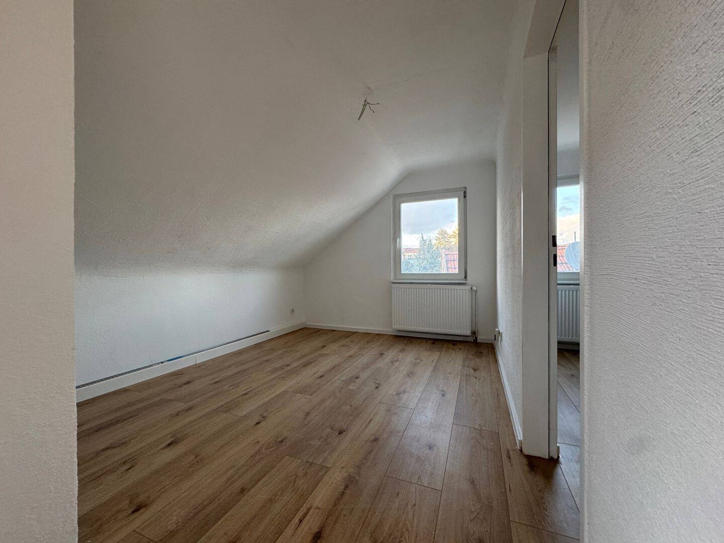 Sanierte 2-Zimmer-Dachgeschosswohnung mit neuem Bad in Ensheim