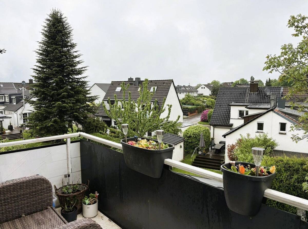 Kernsanierte, klimatisierte Dachgeschosswohnung- Südbalkon & 2-Einheiten-Potenzial in Essen-Haarzopf – 45149 Essen – Bild 1 von 9